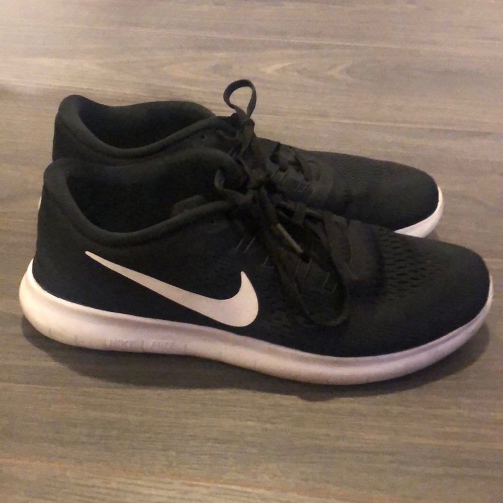 Nike Tennis Shoes